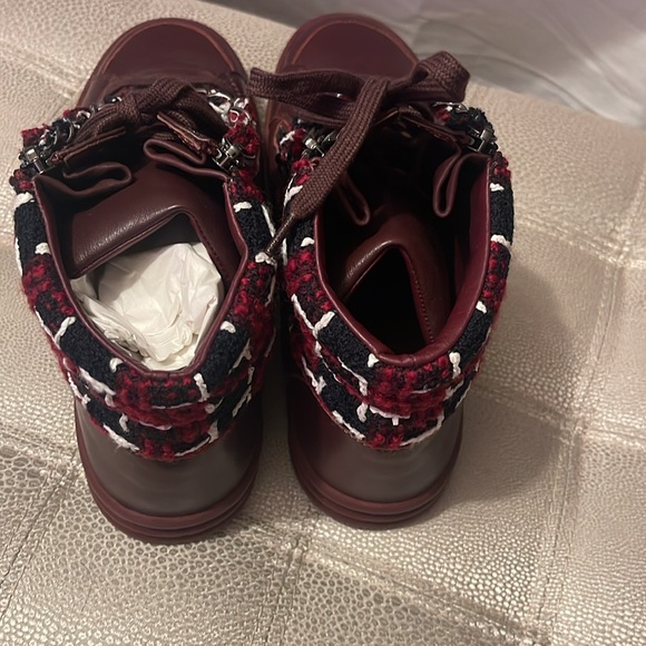Chanel high top with chain. - Picture 4 of 5